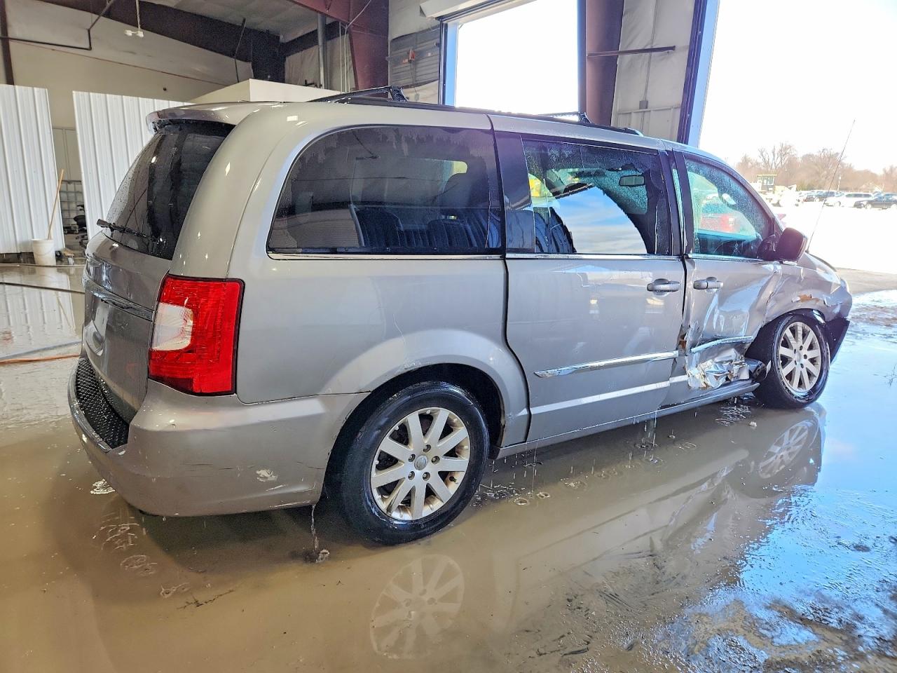 2015 CHRYSLER TOWN & COUNTRY TOURING photo 3