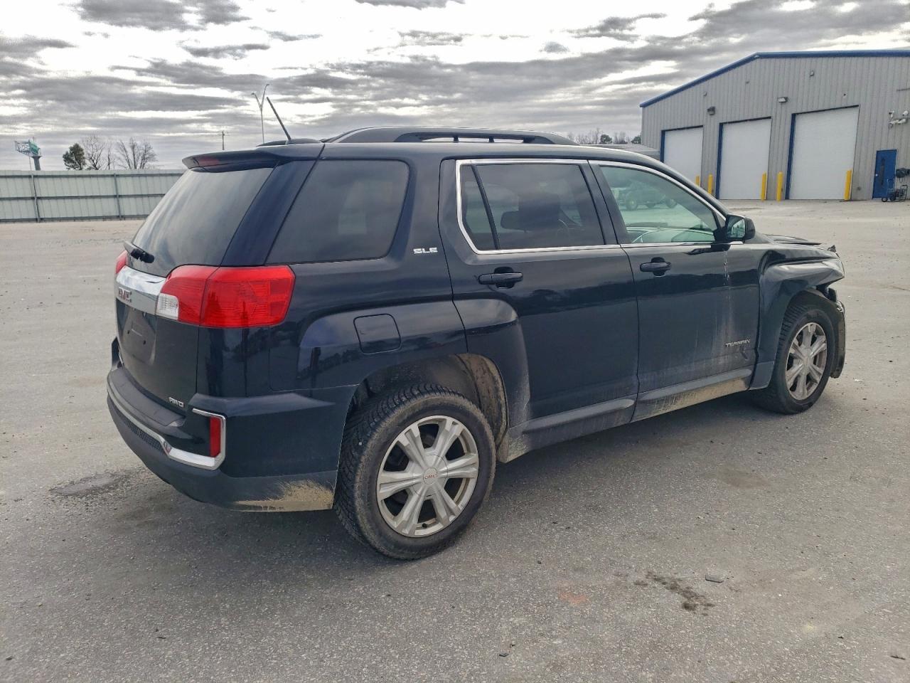 2017 GMC TERRAIN SLE photo 3