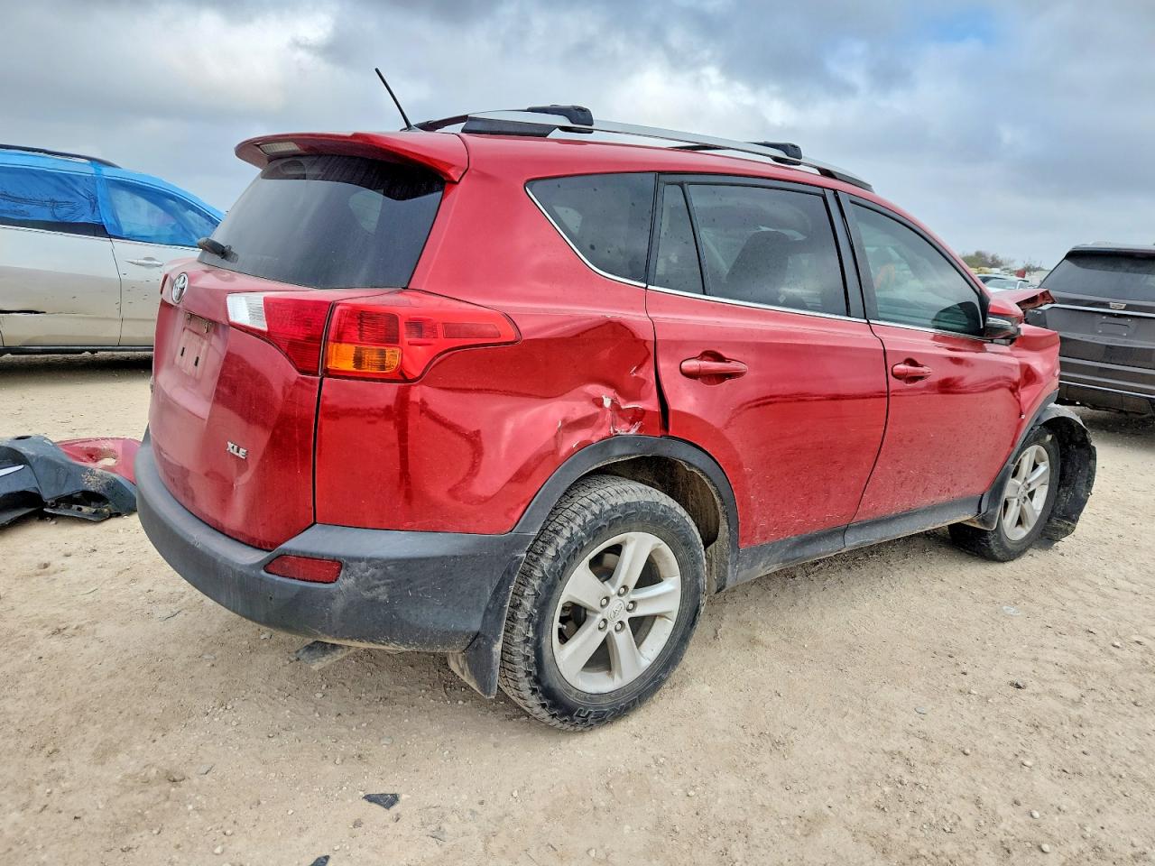 2013 TOYOTA RAV4 XLE photo 3