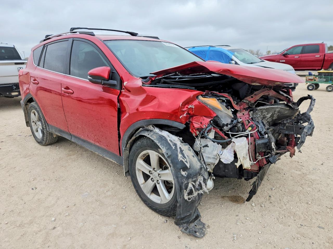 2013 TOYOTA RAV4 XLE photo 4