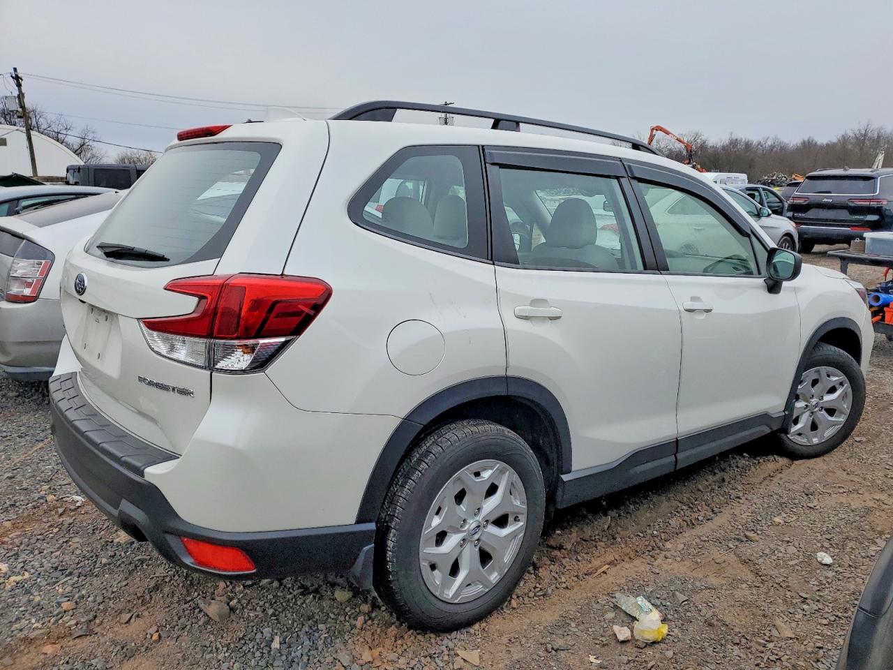 2021 SUBARU FORESTER photo 3