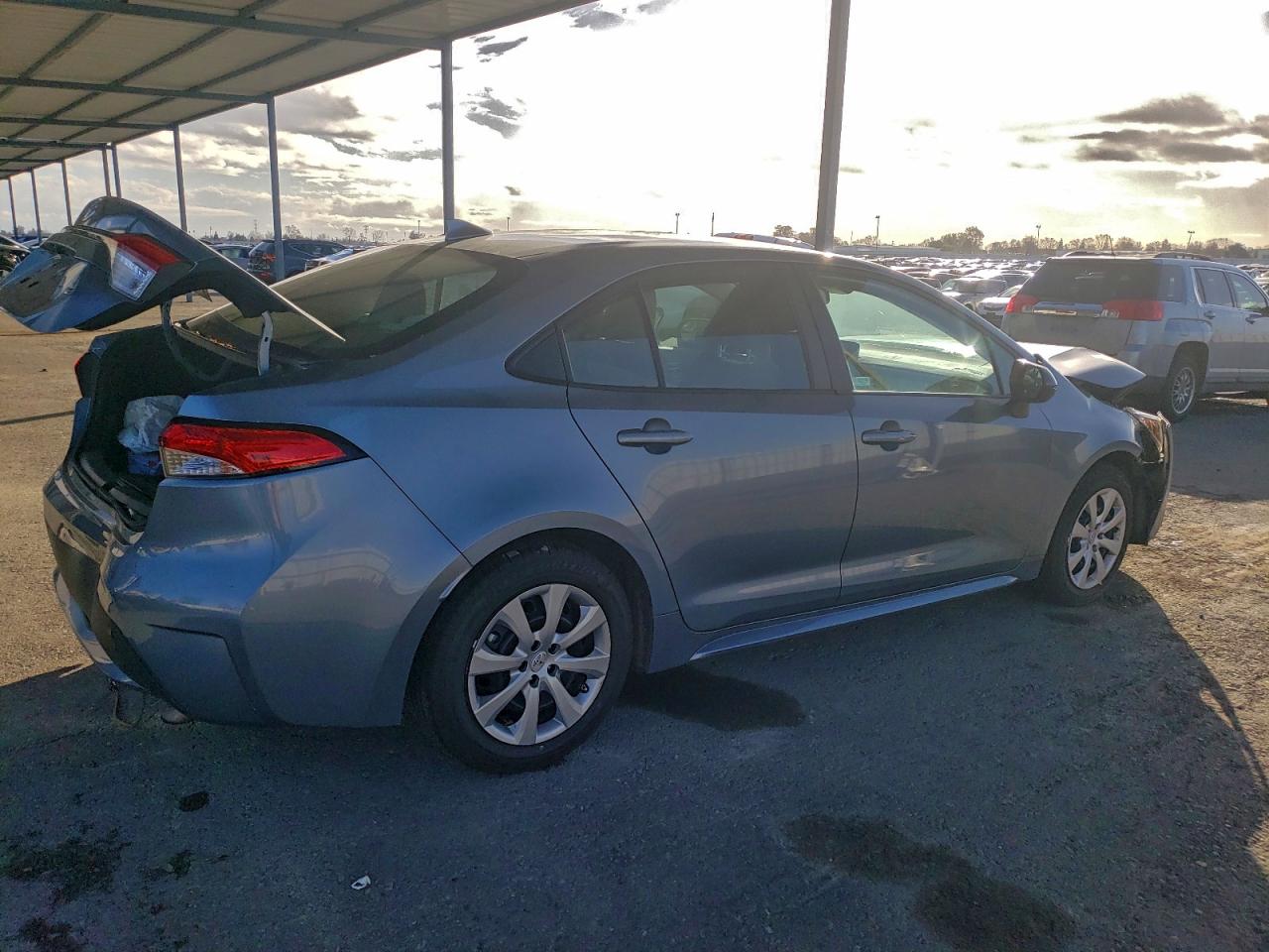 2022 TOYOTA COROLLA LE photo 3