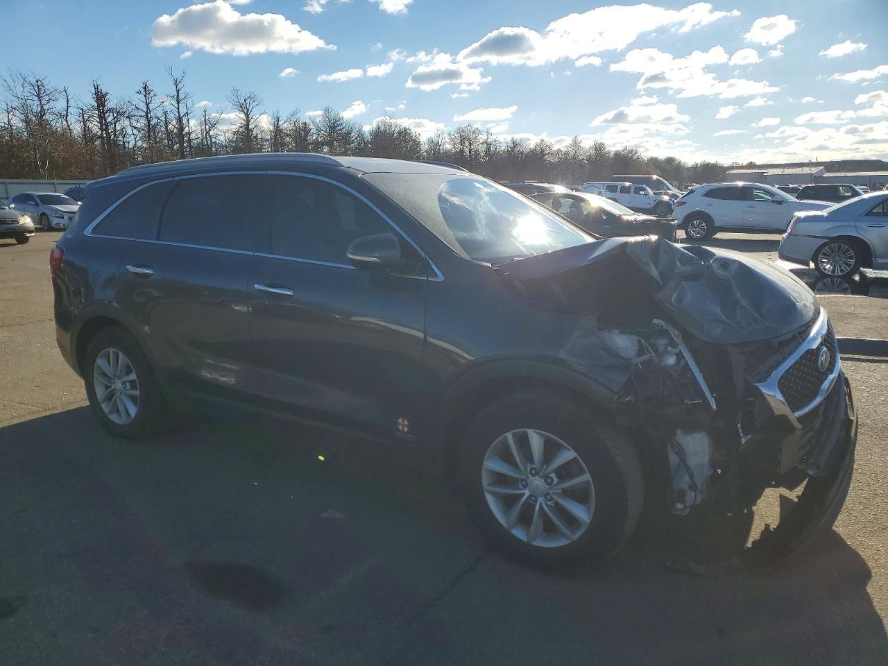 2017 KIA SORENTO LX photo 4