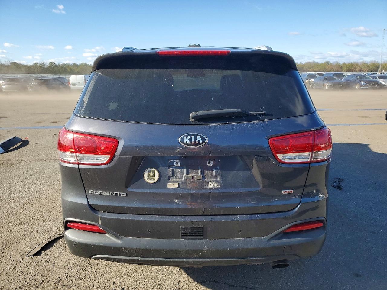 2017 KIA SORENTO LX photo 6