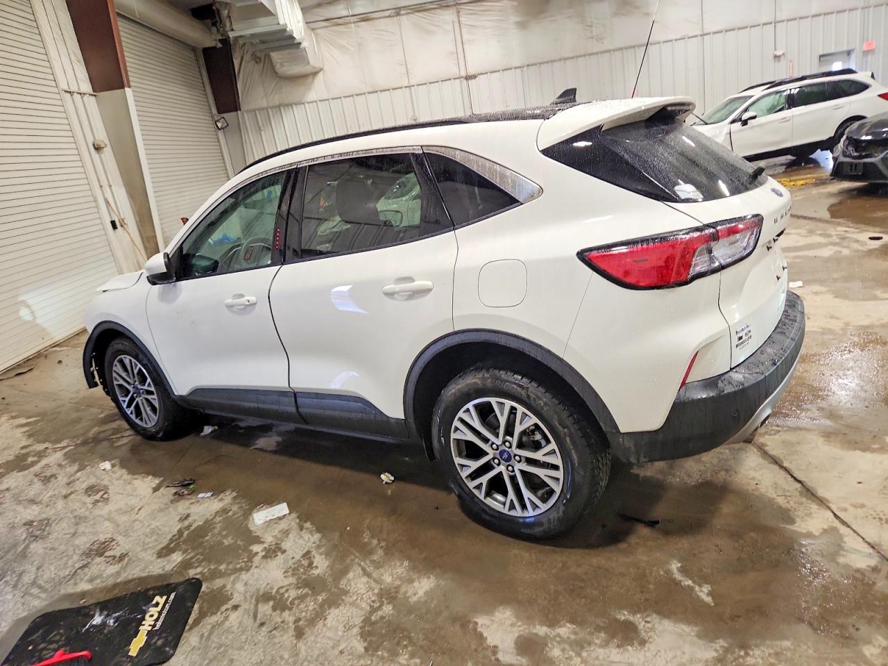 2022 FORD ESCAPE SEL photo 2