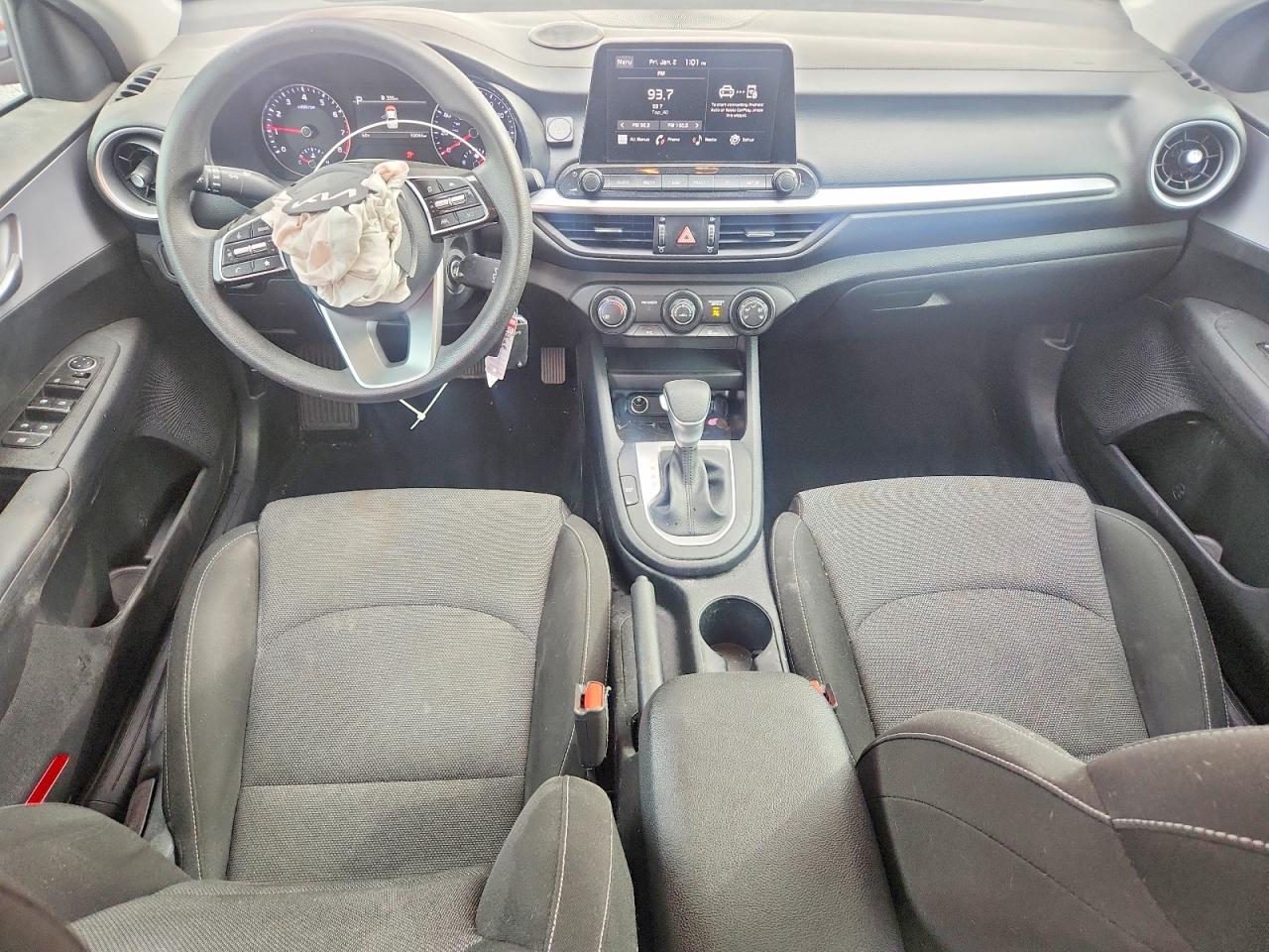 2024 KIA FORTE LX photo 8