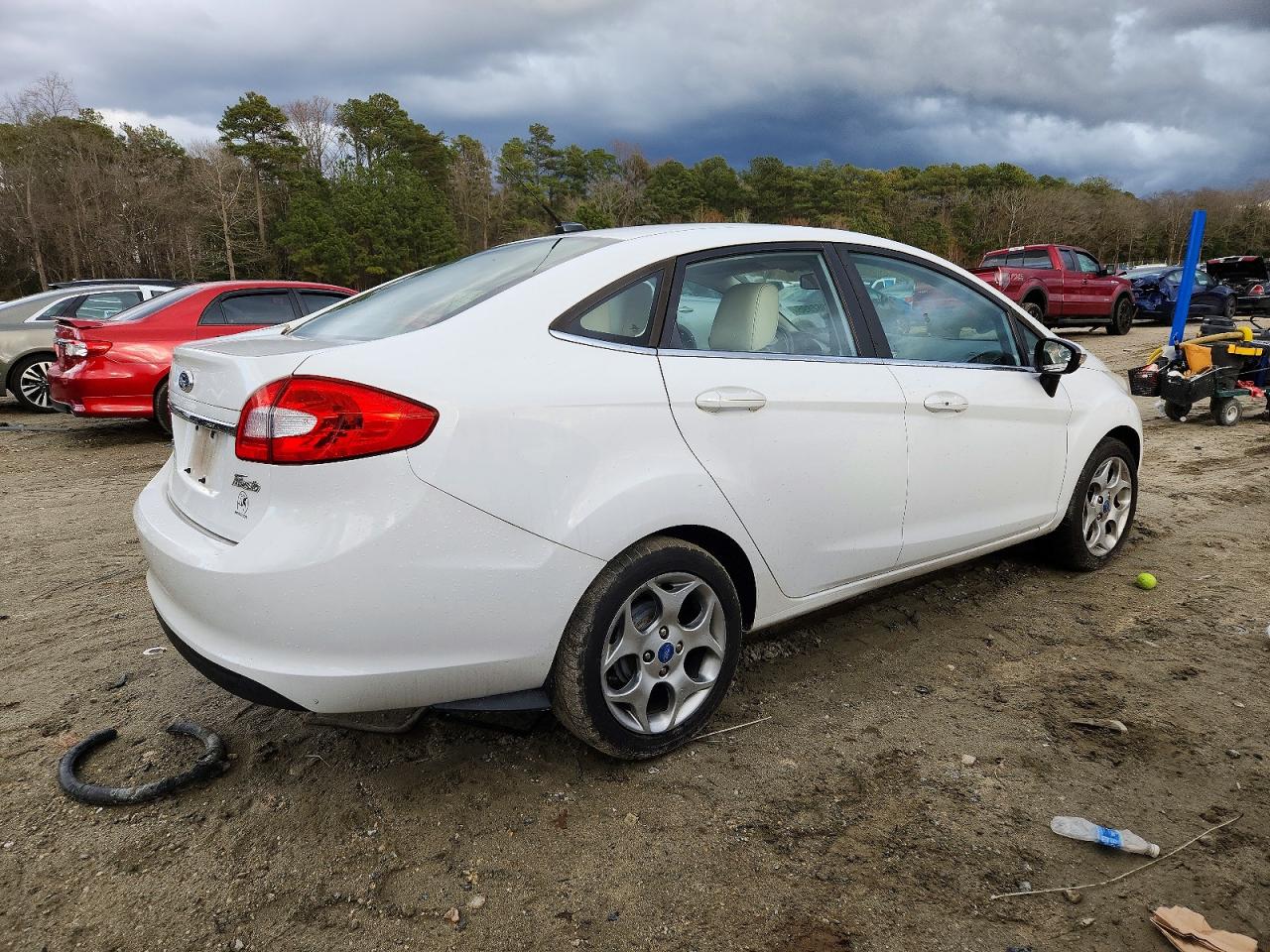 2011 FORD FIESTA SEL photo 3