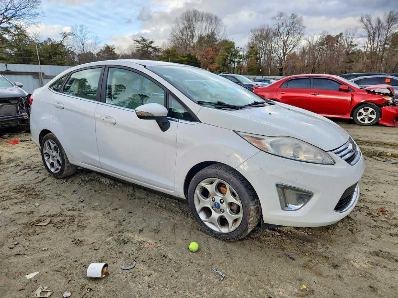 2011 FORD FIESTA SEL photo 4