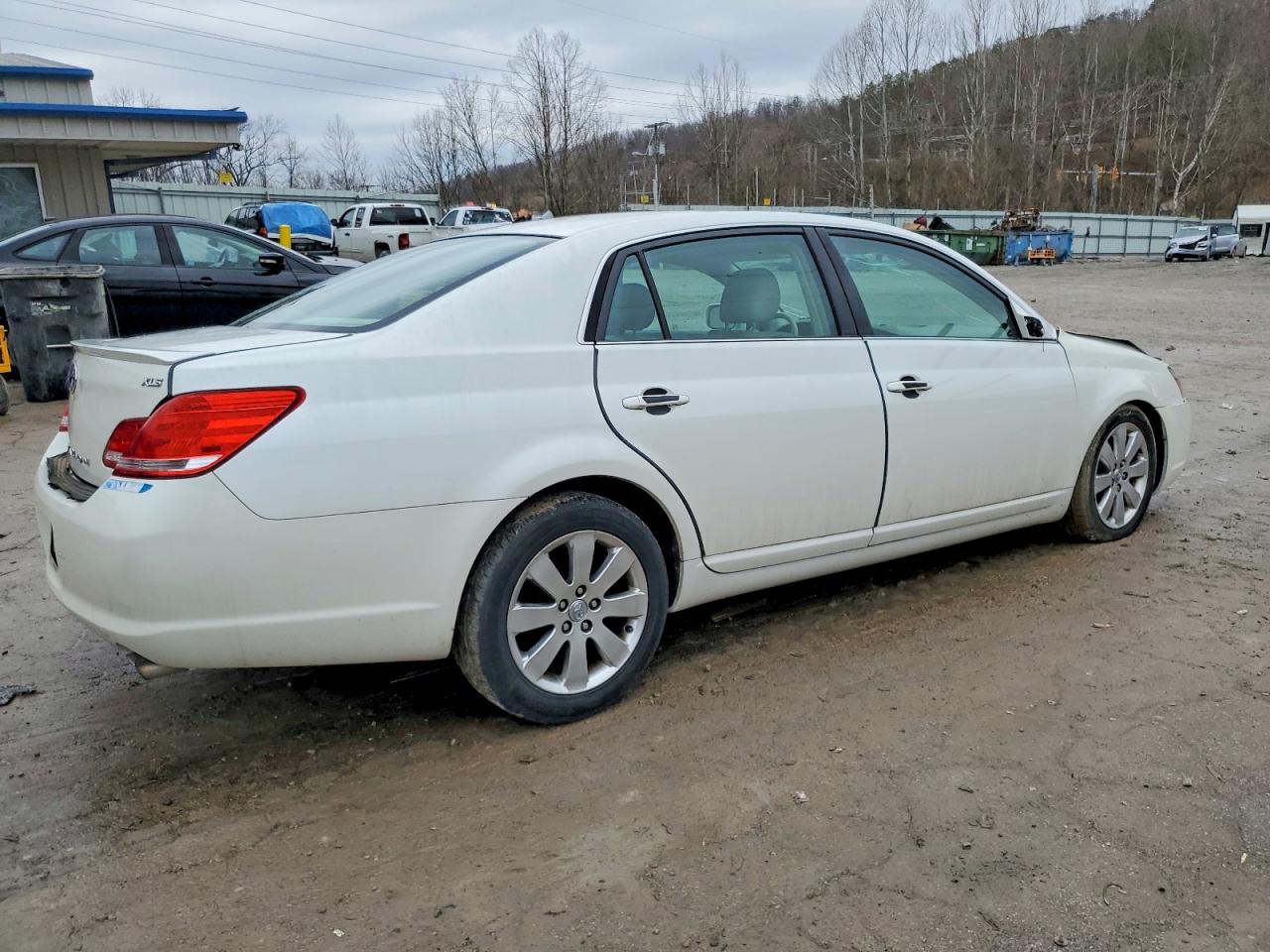 2006 TOYOTA AVALON XL photo 3