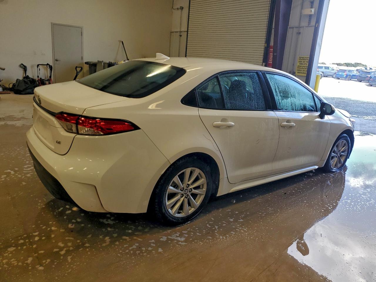2023 TOYOTA COROLLA LE photo 3