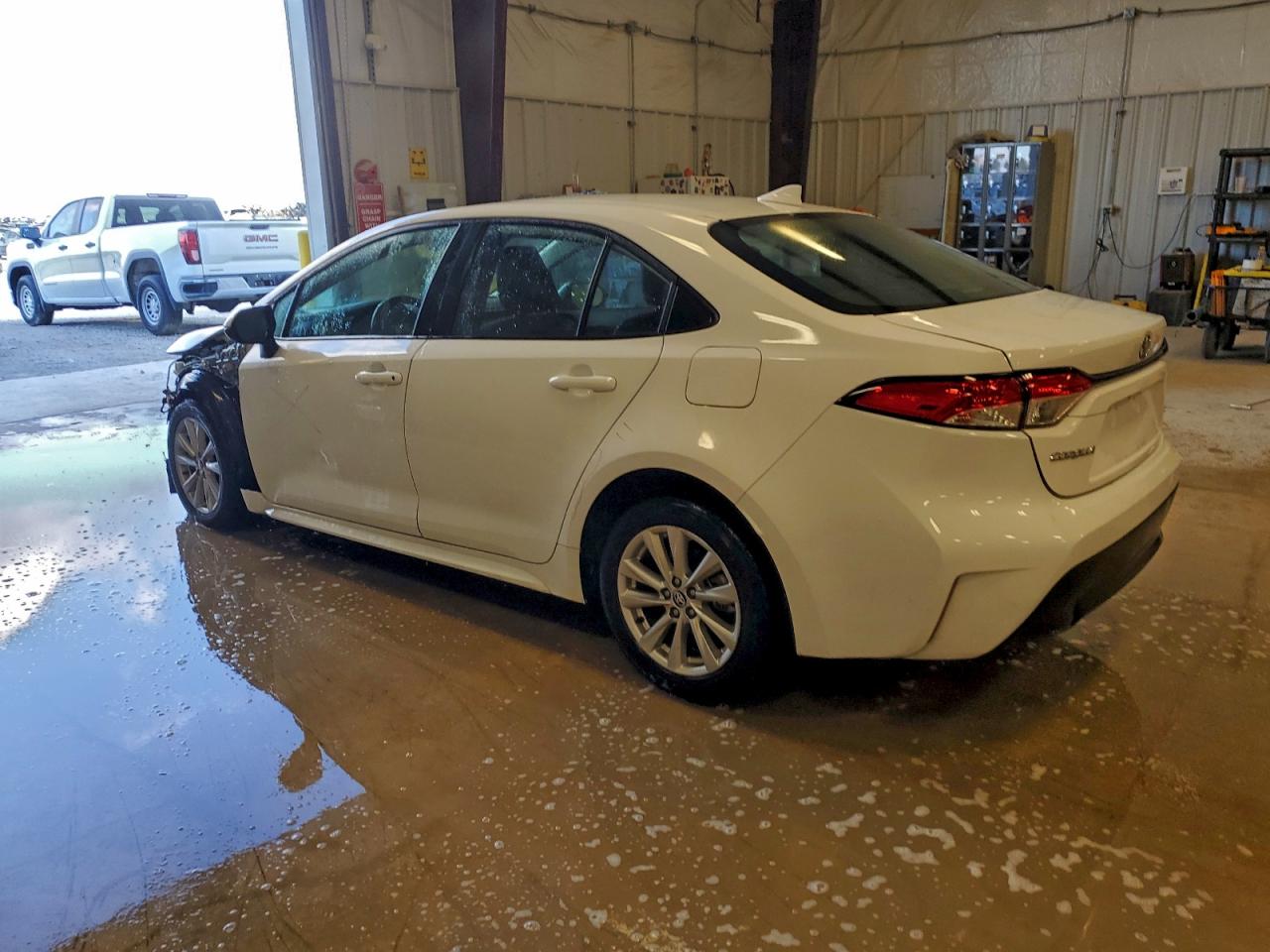 2023 TOYOTA COROLLA LE photo 2