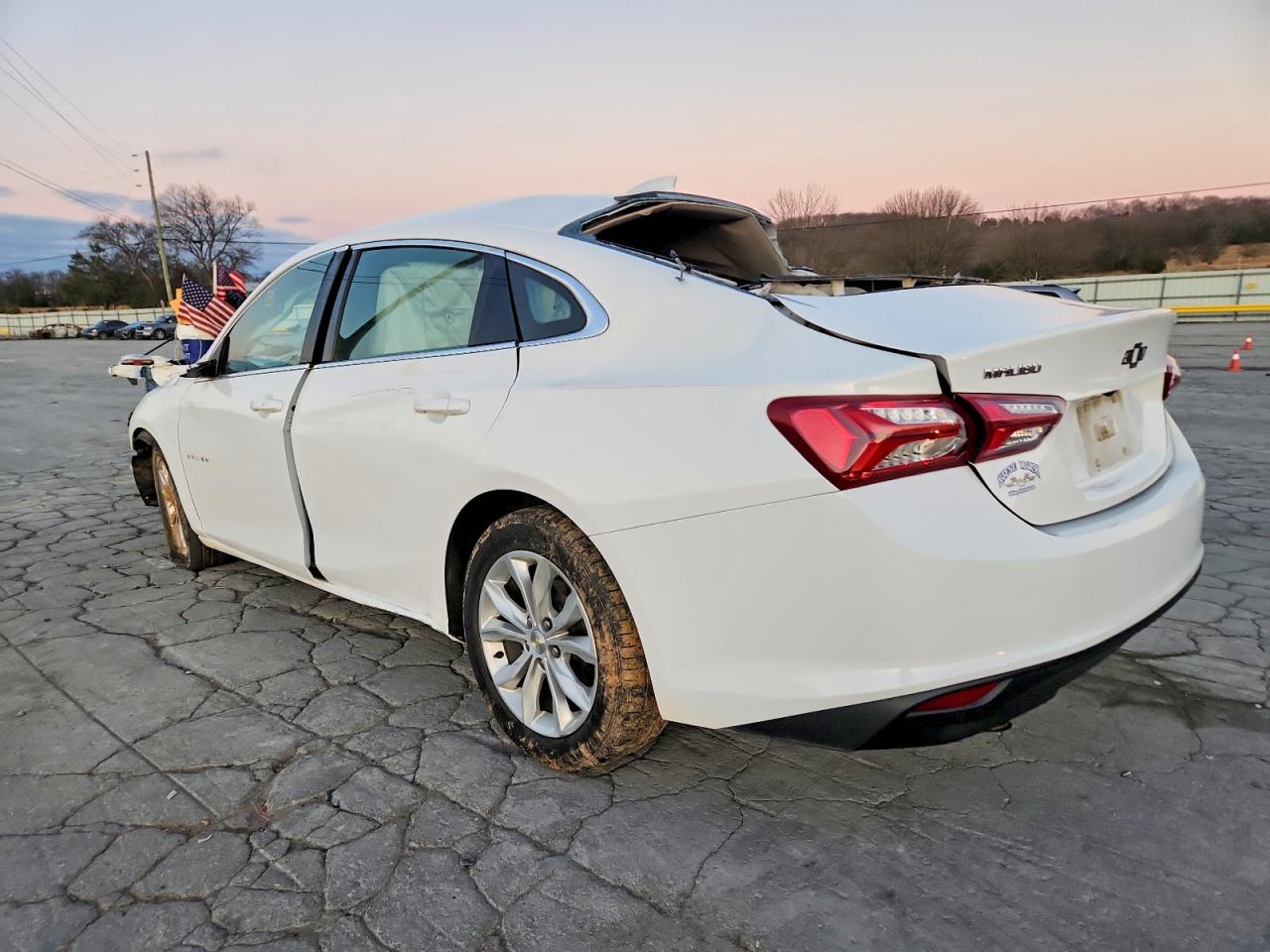 2020 CHEVROLET MALIBU LT photo 2