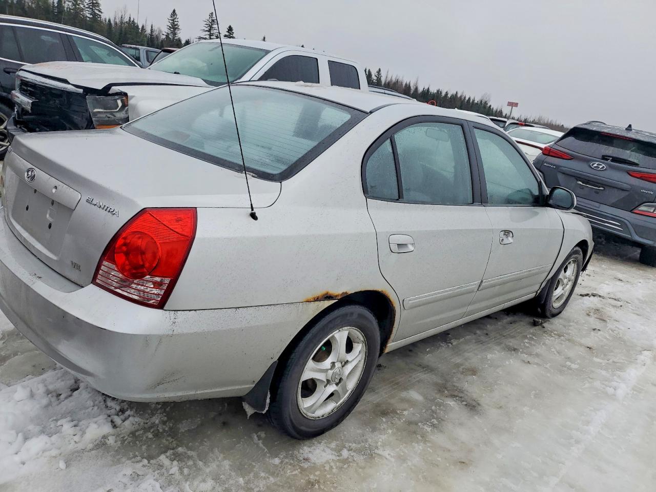 2004 HYUNDAI ELANTRA GLS photo 3