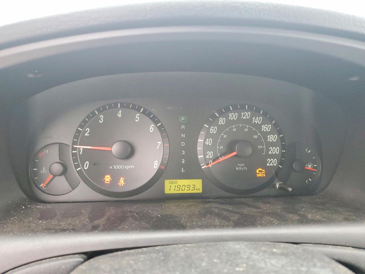 2004 HYUNDAI ELANTRA GLS photo 9