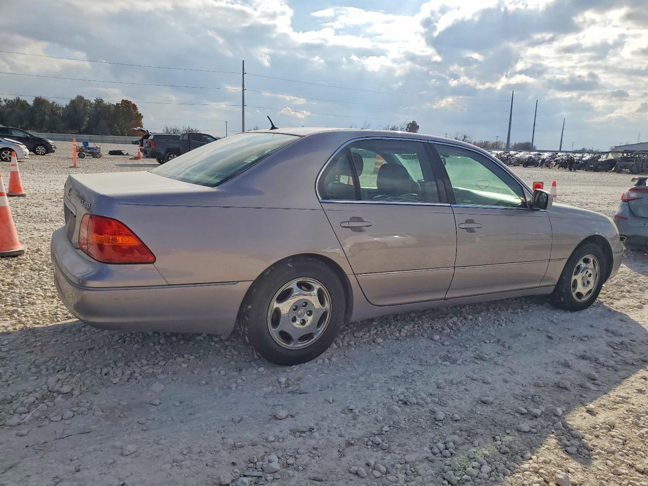 2001 LEXUS LS 430 photo 3