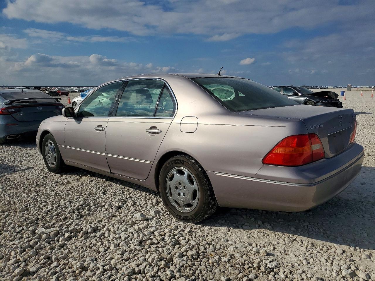 2001 LEXUS LS 430 photo 2
