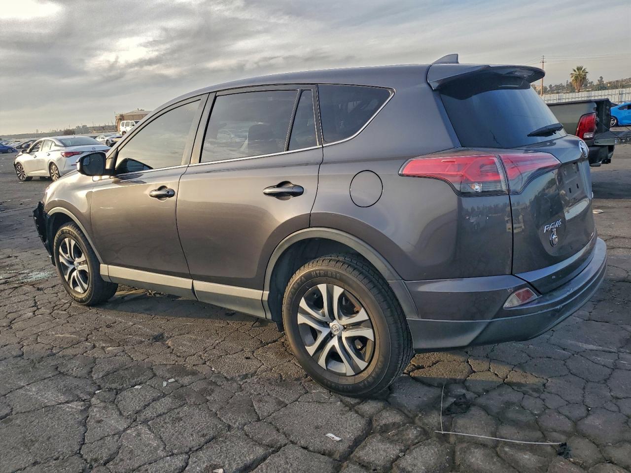2018 TOYOTA RAV4 LE photo 2