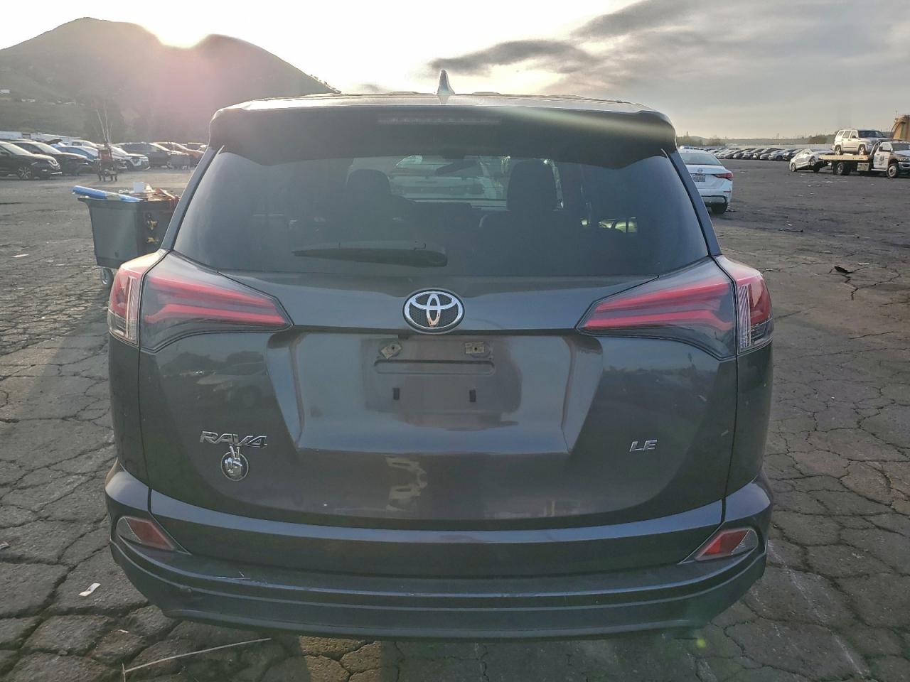 2018 TOYOTA RAV4 LE photo 6