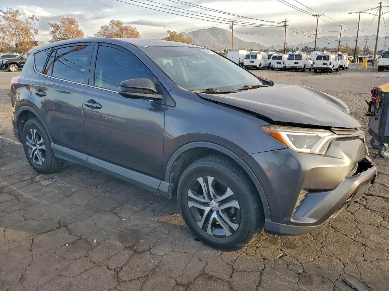 2018 TOYOTA RAV4 LE photo 4