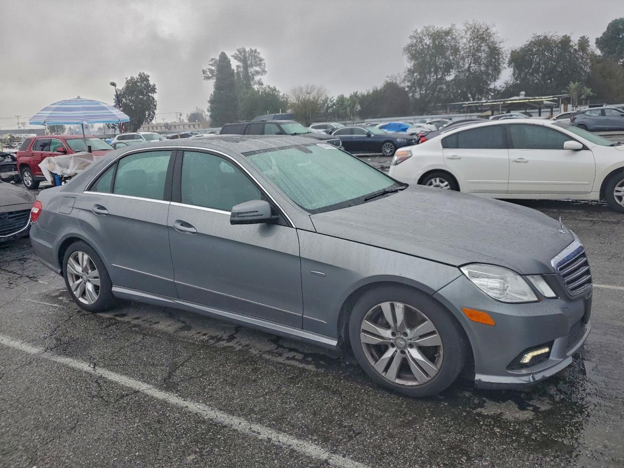 2011 MERCEDES-BENZ E 350 BLUETEC photo 4