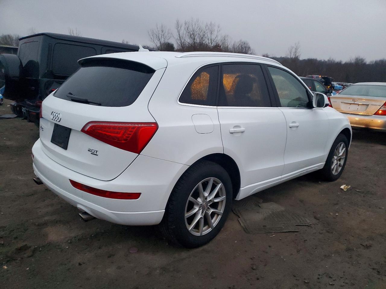 2012 AUDI Q5 PREMIUM photo 3