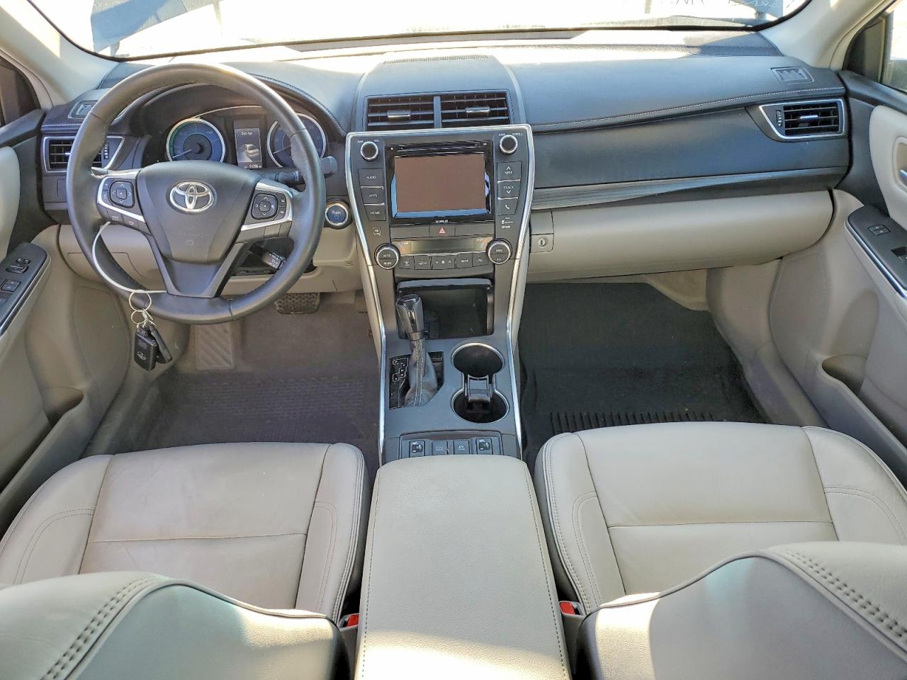 2017 TOYOTA CAMRY HYBRID photo 8