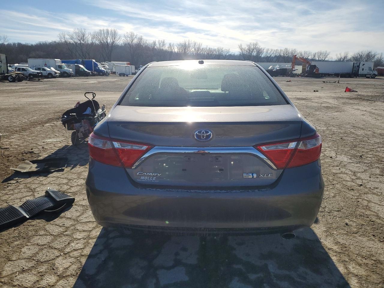 2017 TOYOTA CAMRY HYBRID photo 6