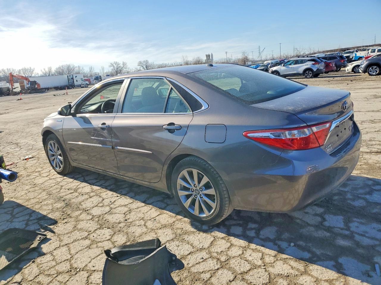 2017 TOYOTA CAMRY HYBRID photo 2