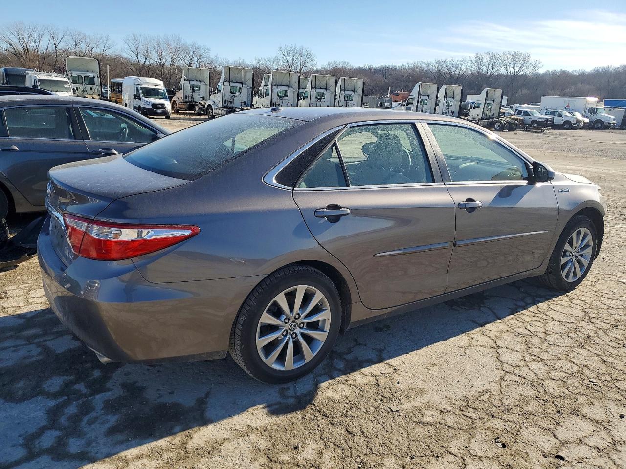2017 TOYOTA CAMRY HYBRID photo 3