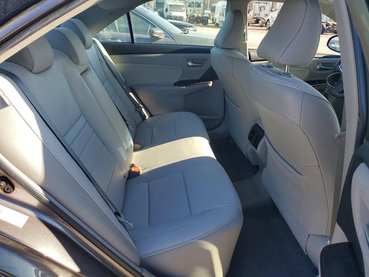 2017 TOYOTA CAMRY HYBRID photo 10