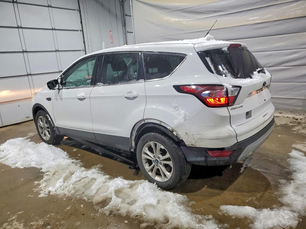 2017 FORD ESCAPE SE photo 2