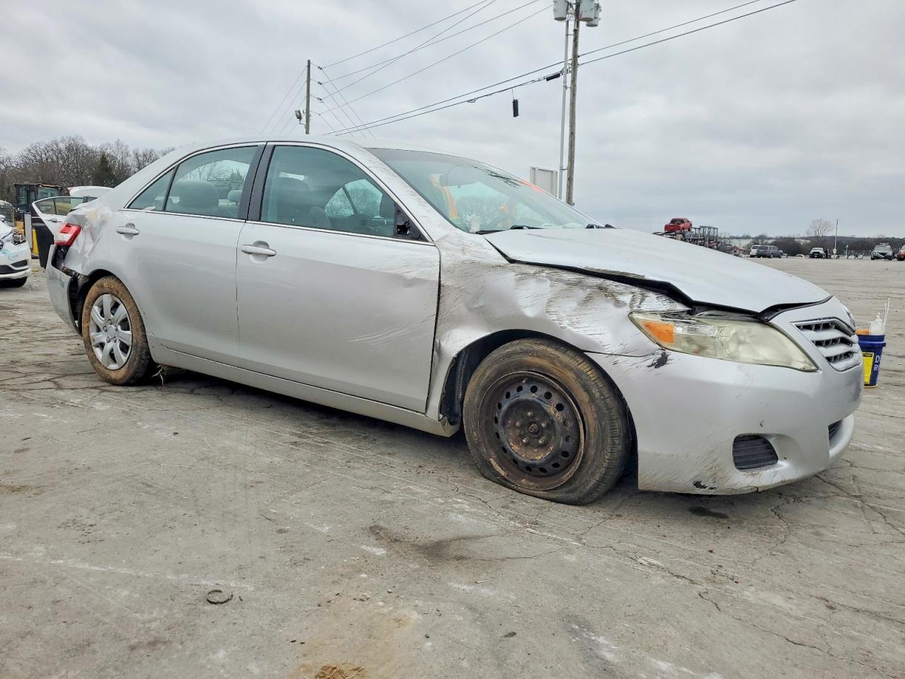 2011 TOYOTA CAMRY BASE photo 4