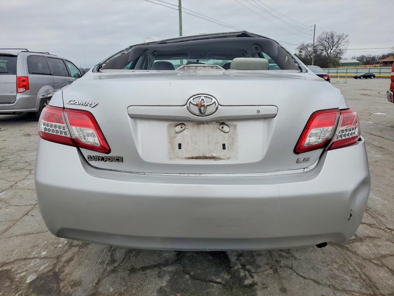 2011 TOYOTA CAMRY BASE photo 6