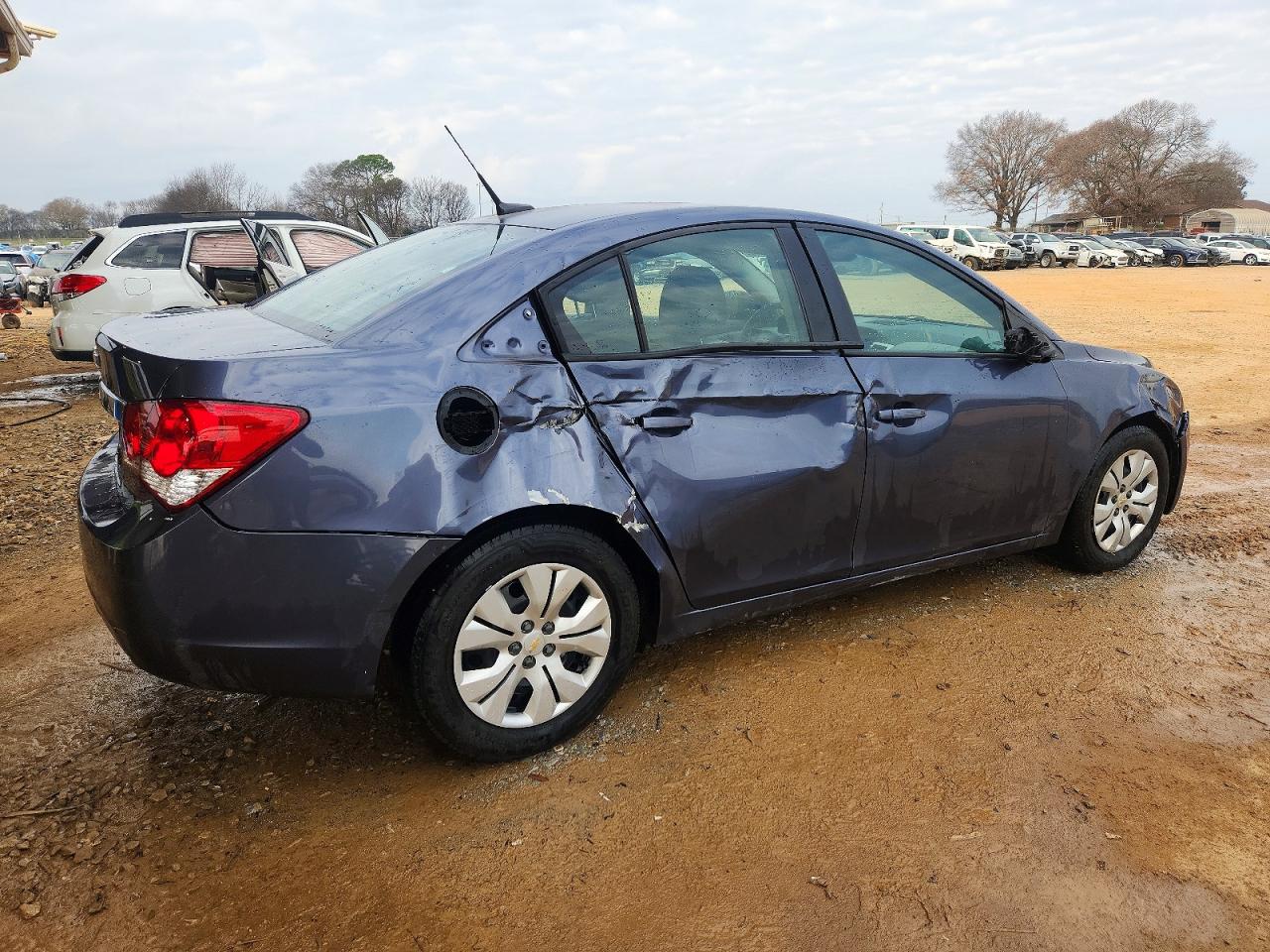 2013 CHEVROLET CRUZE LS photo 3