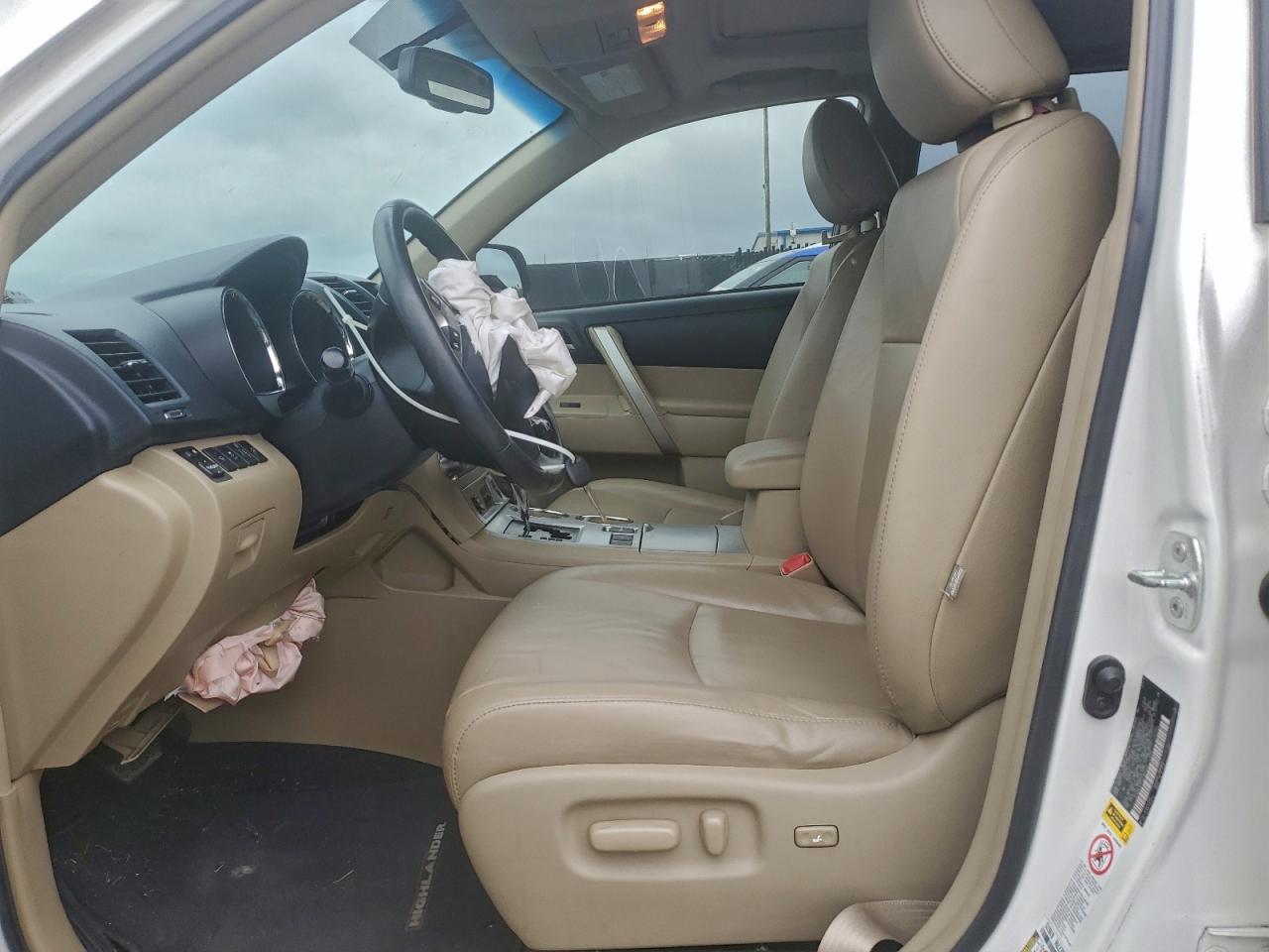 2013 TOYOTA HIGHLANDER BASE photo 7