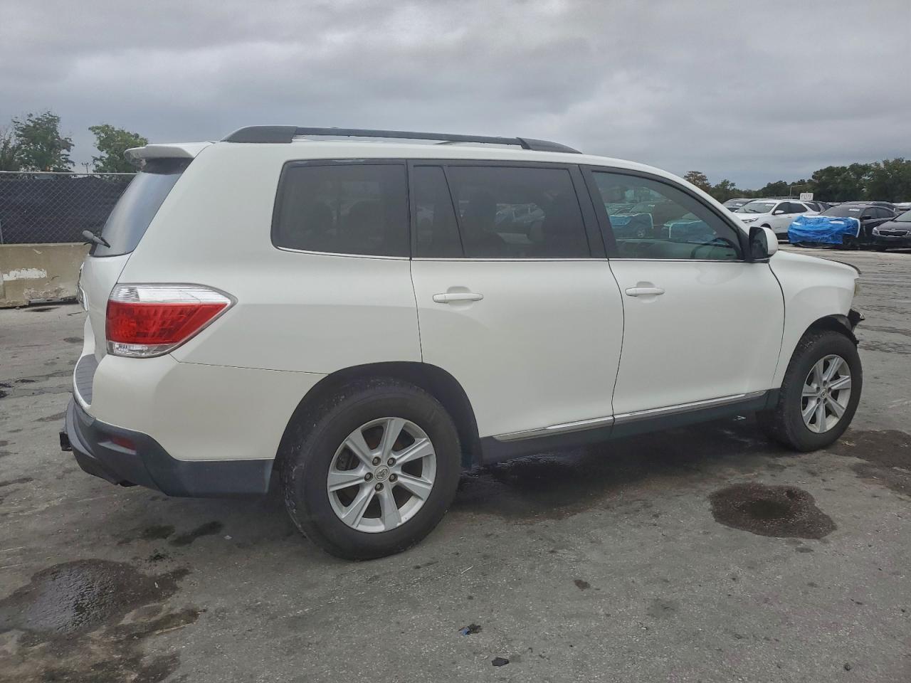 2013 TOYOTA HIGHLANDER BASE photo 3