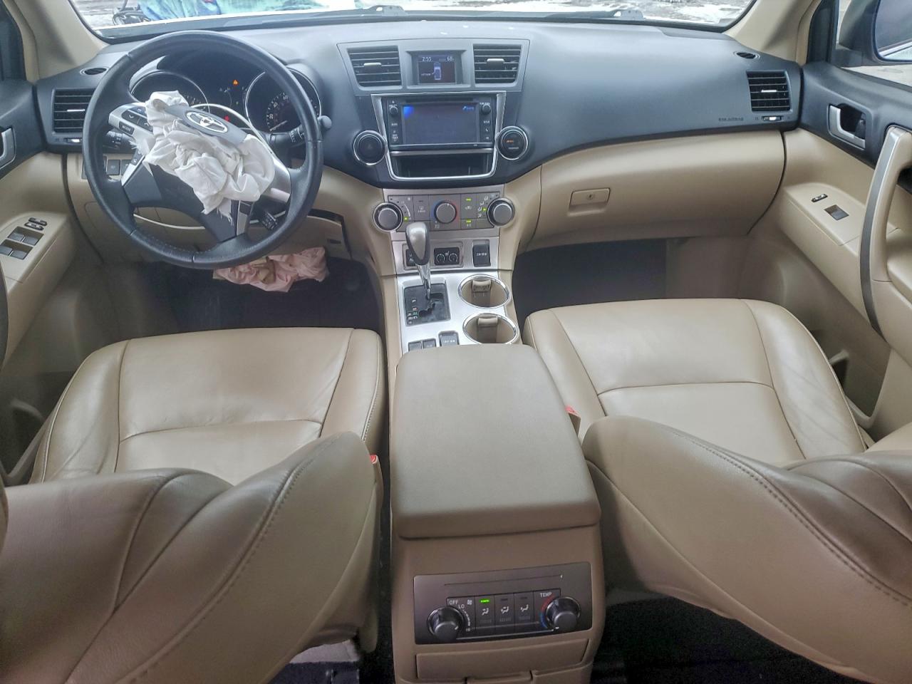2013 TOYOTA HIGHLANDER BASE photo 8