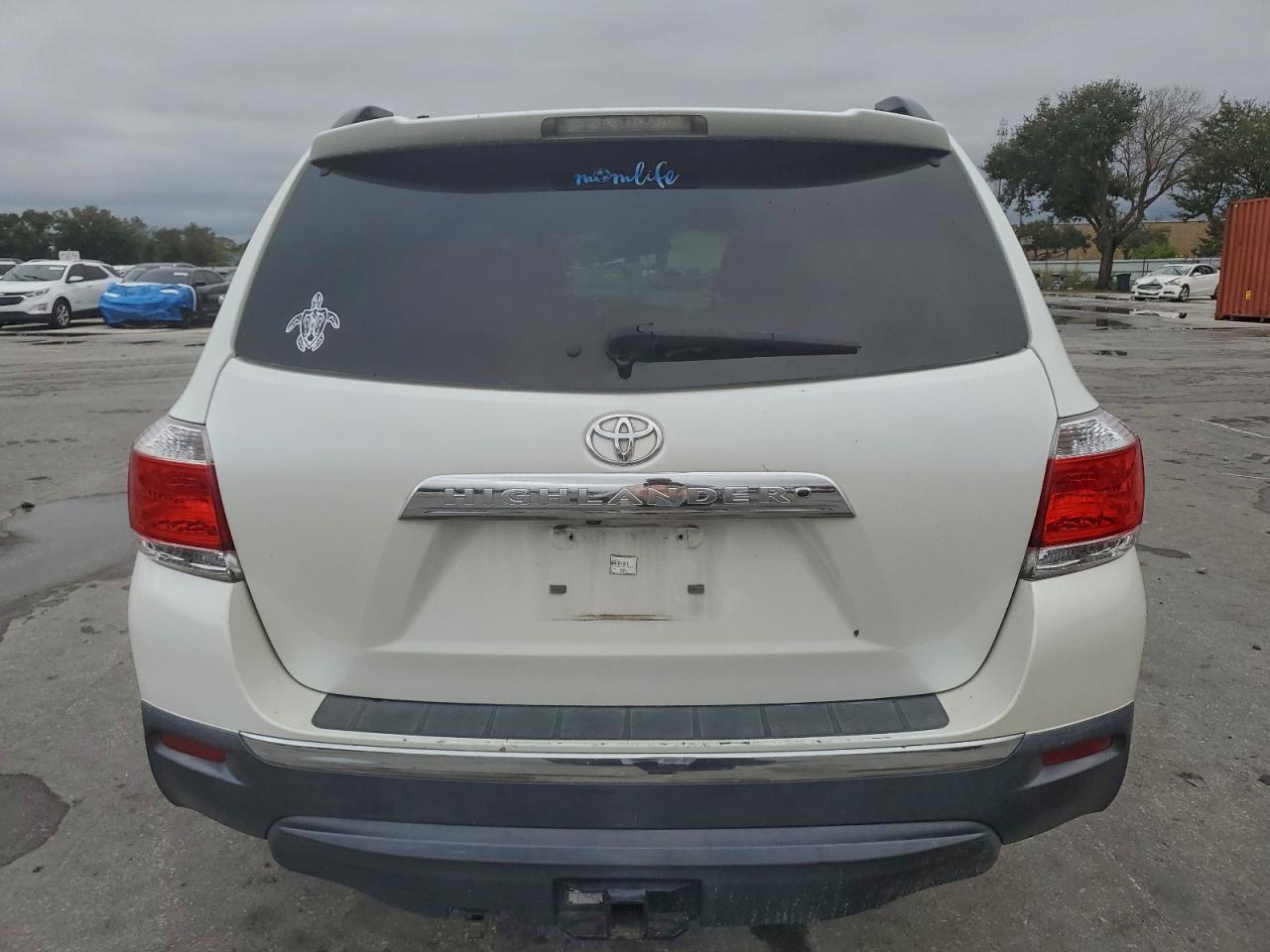 2013 TOYOTA HIGHLANDER BASE photo 6