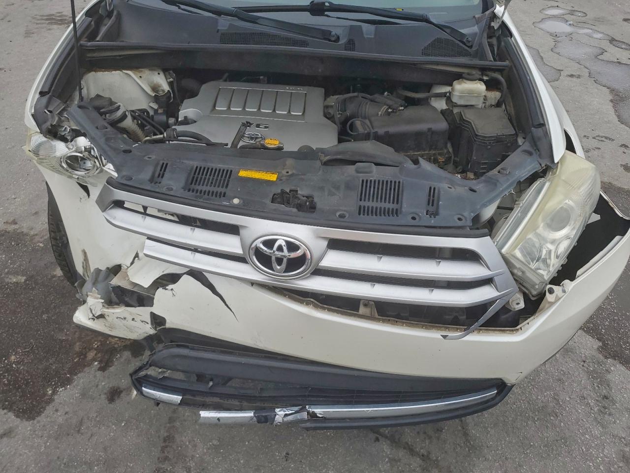 2013 TOYOTA HIGHLANDER BASE photo 12