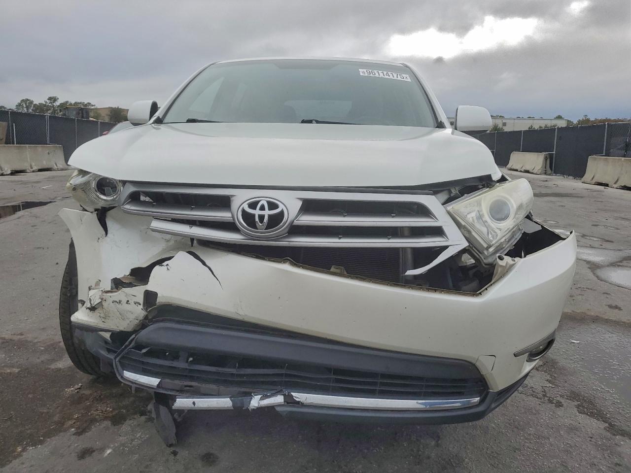 2013 TOYOTA HIGHLANDER BASE photo 5