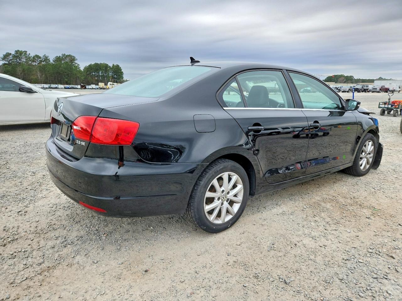 2013 VOLKSWAGEN JETTA SE photo 3