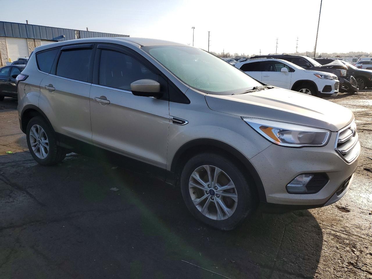 2017 FORD ESCAPE SE photo 4