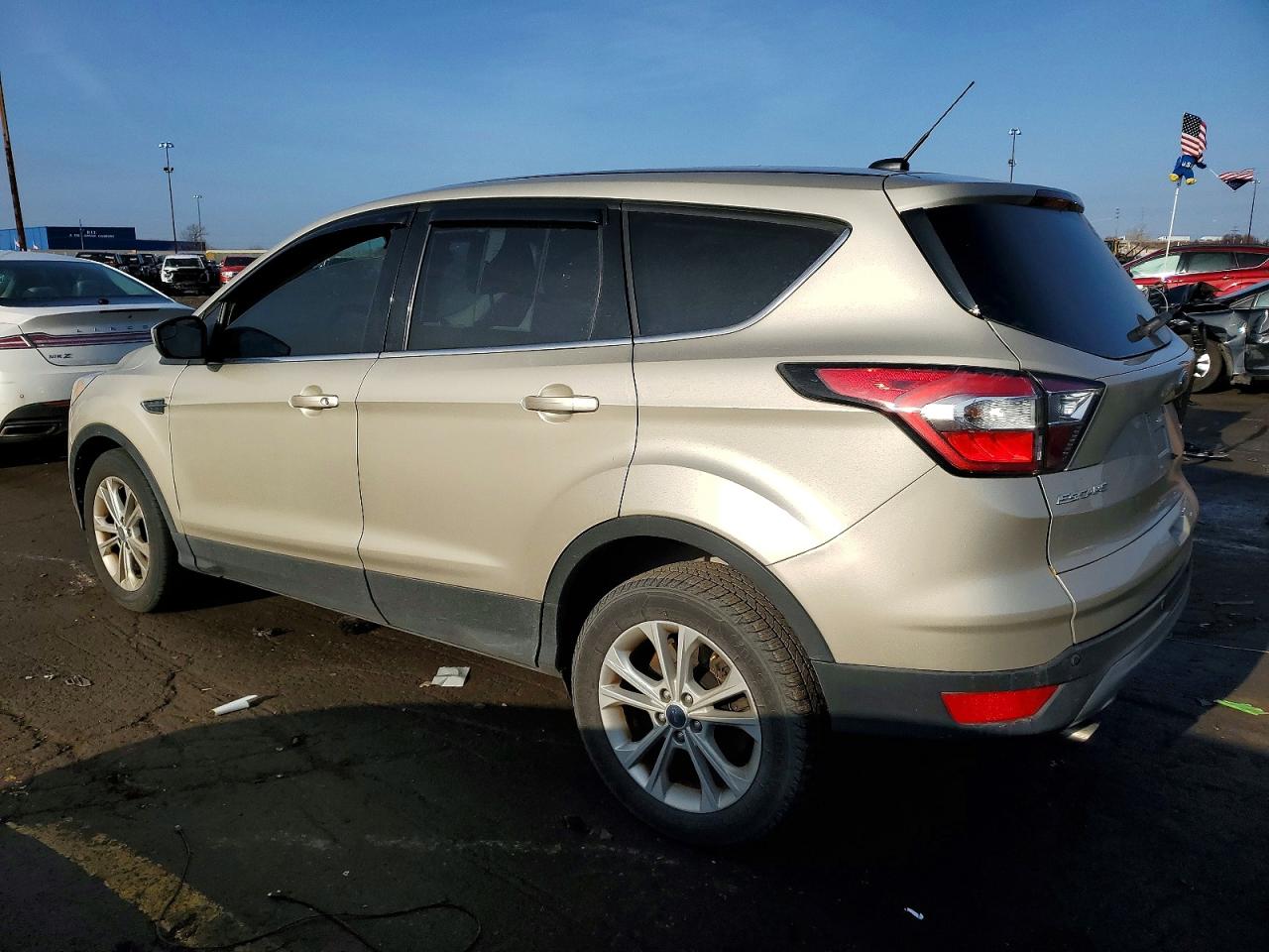 2017 FORD ESCAPE SE photo 2