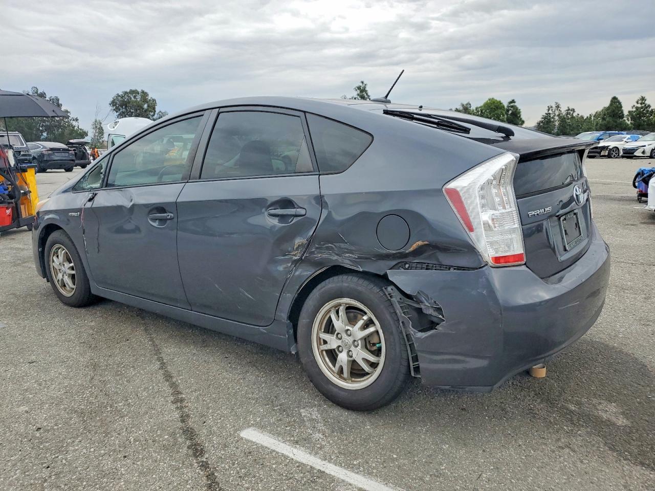 2011 TOYOTA PRIUS photo 2