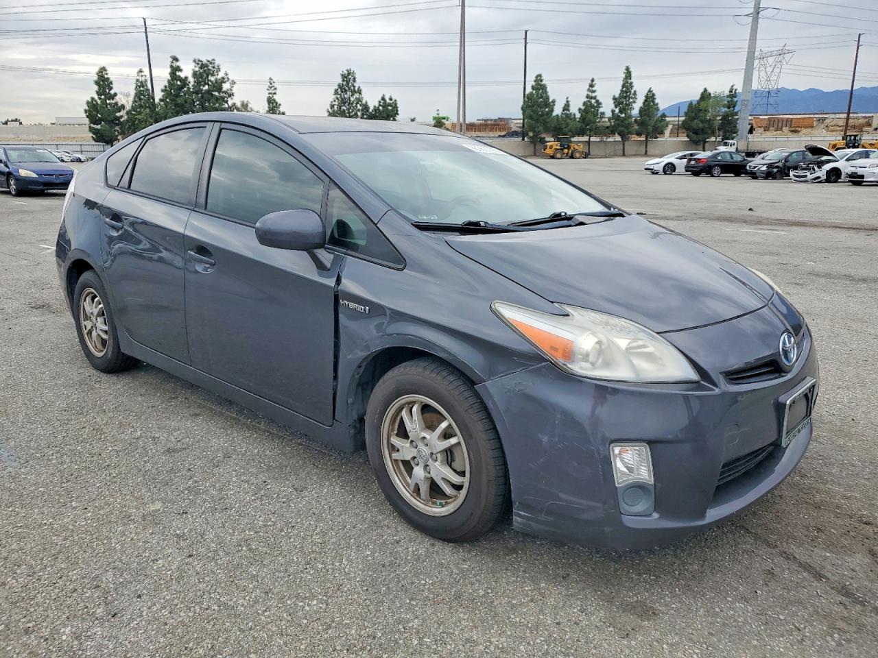 2011 TOYOTA PRIUS photo 4