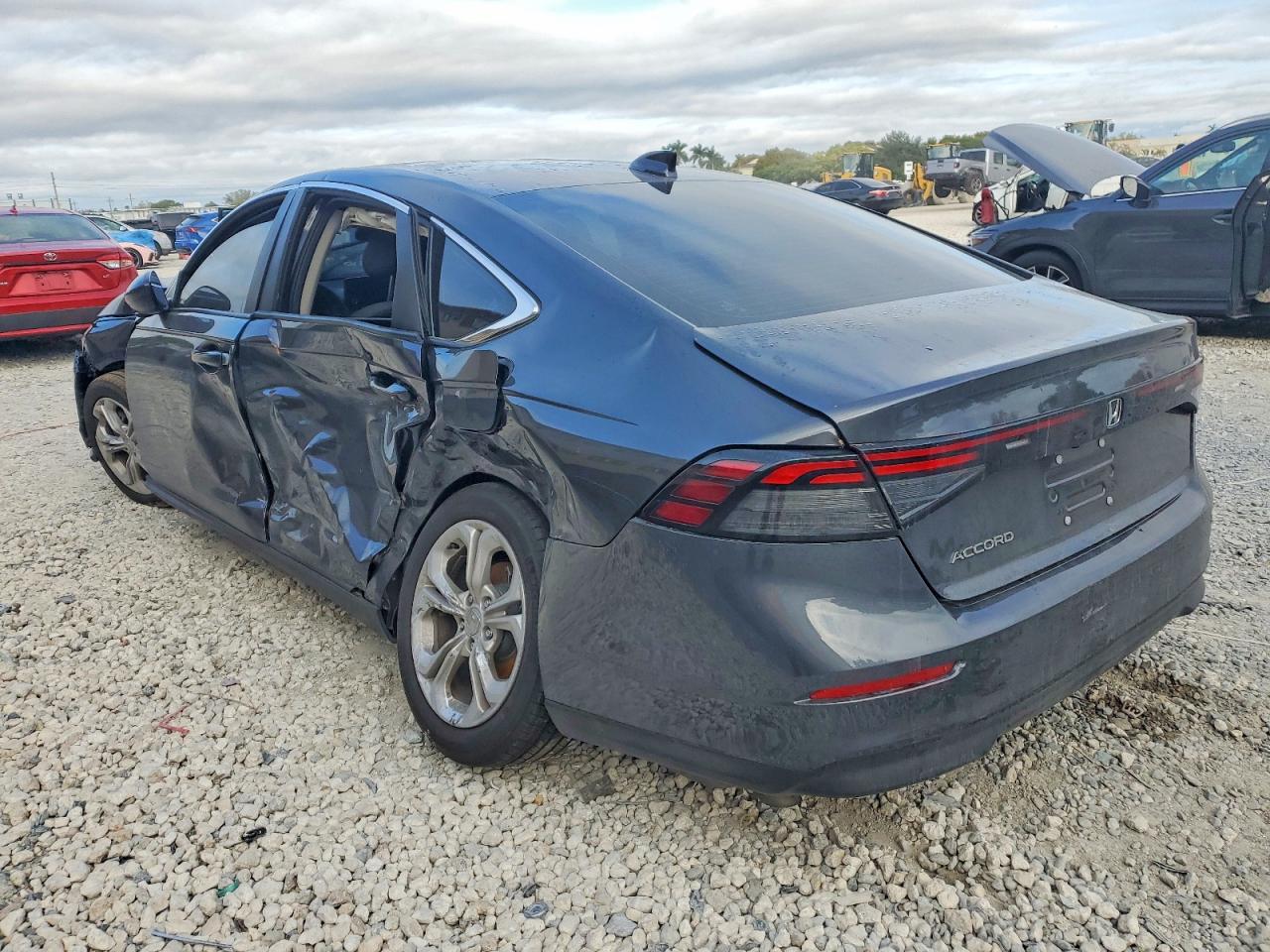 2025 HONDA ACCORD LX photo 3
