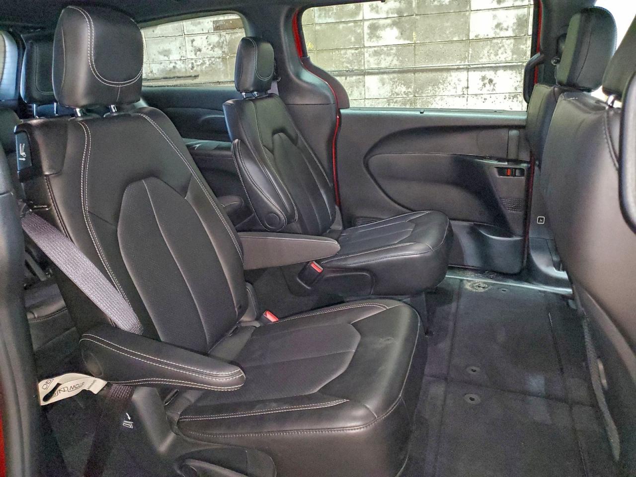 2025 CHRYSLER PACIFICA SELECT photo 11