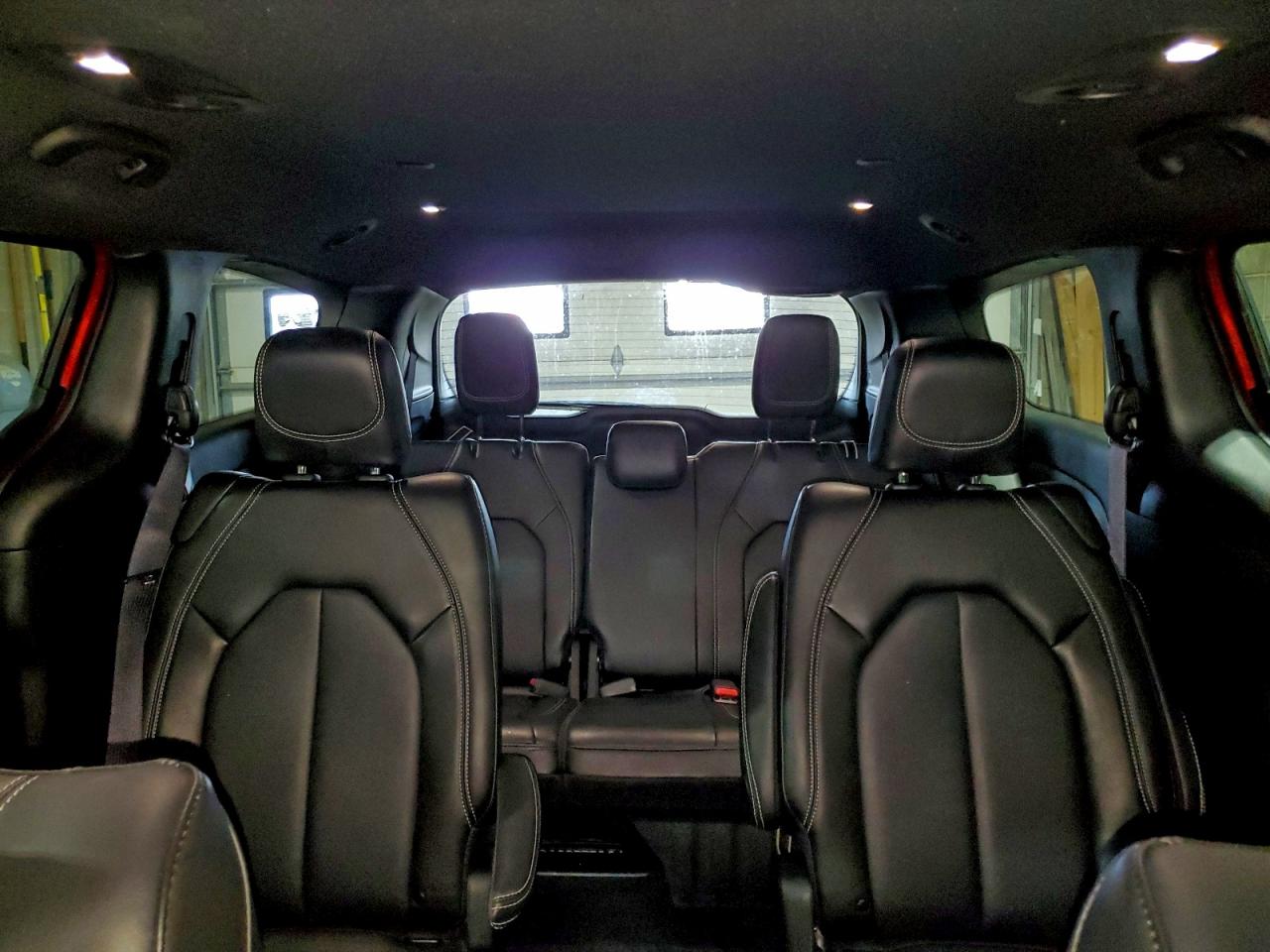 2025 CHRYSLER PACIFICA SELECT photo 10