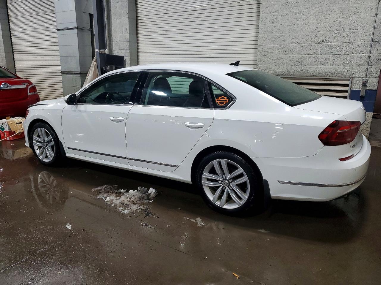 2017 VOLKSWAGEN PASSAT SE photo 2
