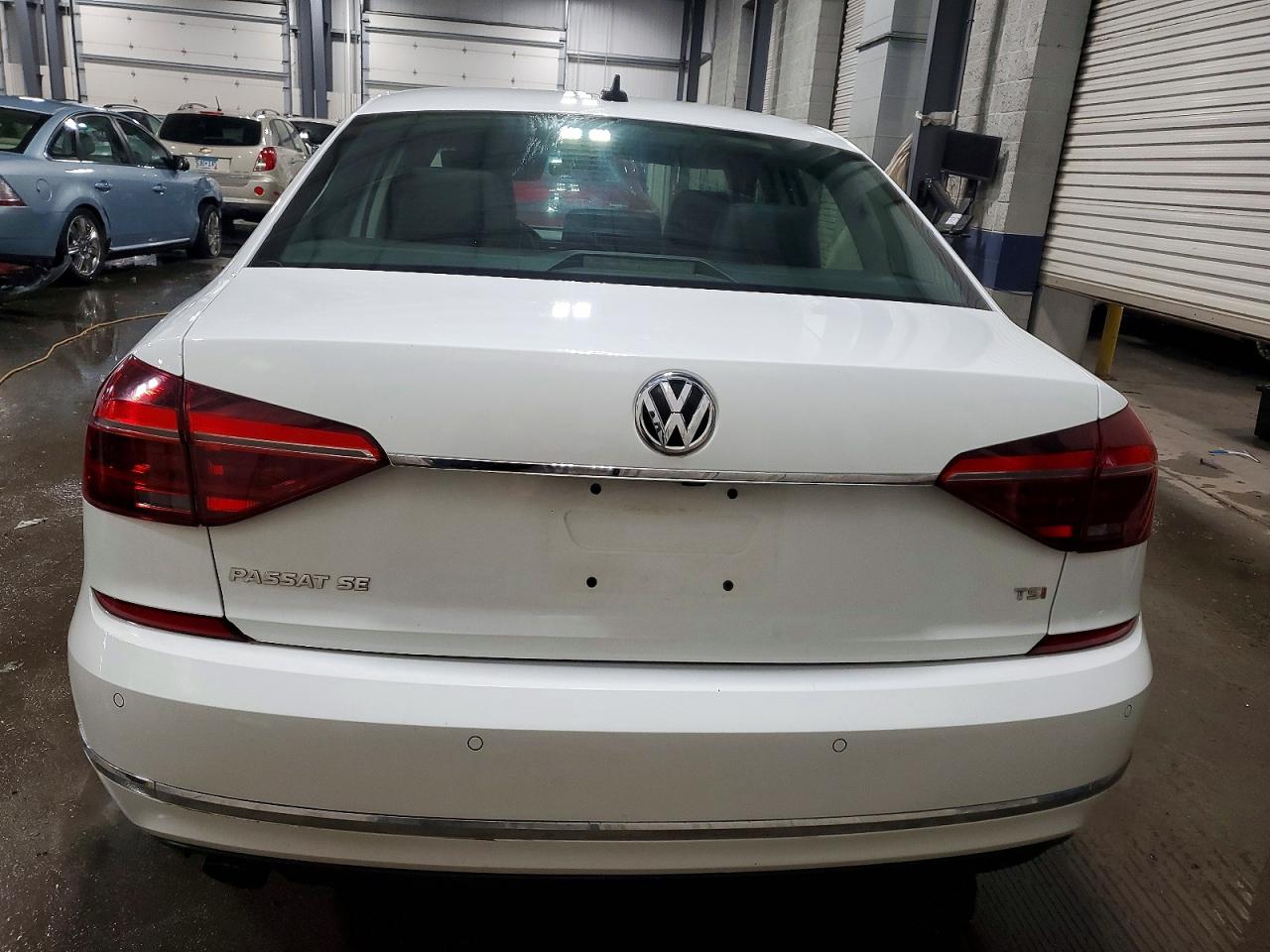 2017 VOLKSWAGEN PASSAT SE photo 6